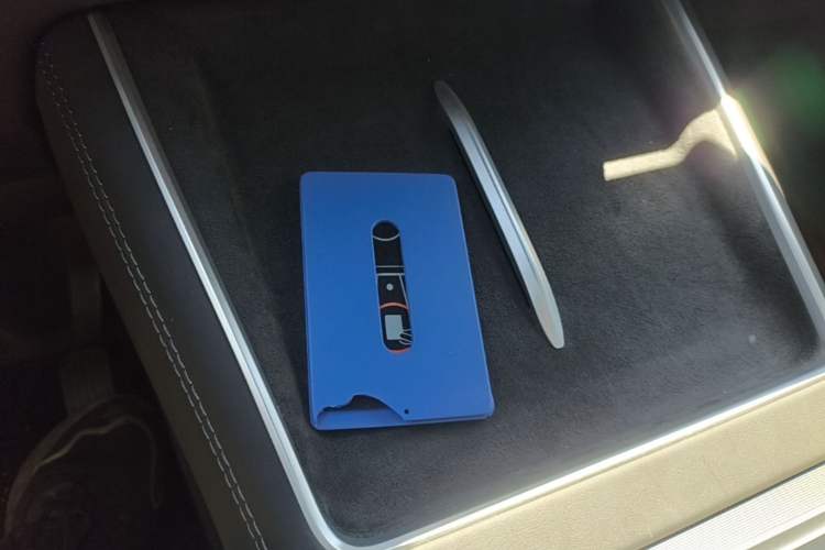 Used Tesla Model Y L 2025 Model Long-Range All-Wheel-Drive Version Vehicle Key