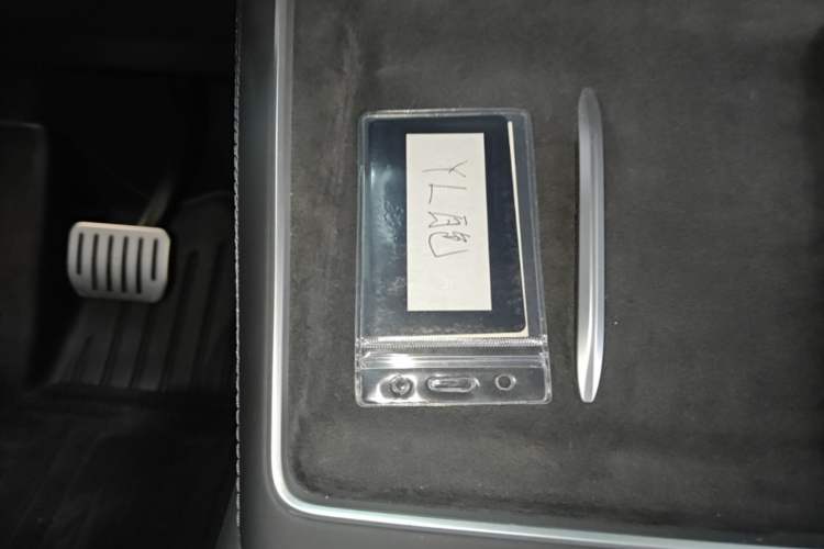 Used Tesla Model Y L 2025 Model Long-Range All-Wheel-Drive Version Vehicle Key