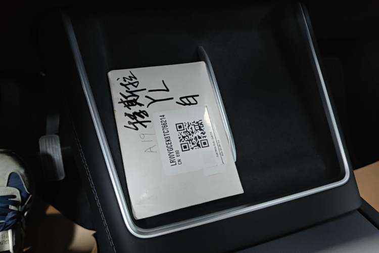 Used Tesla Model Y L 2025 Model Long-Range All-Wheel-Drive Version Vehicle Key