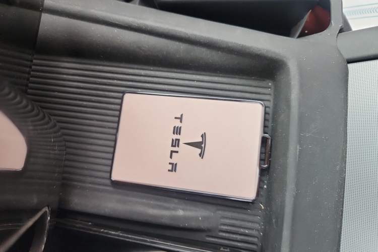 Used Tesla Model Y L 2025 Model Long-Range All-Wheel-Drive Version
