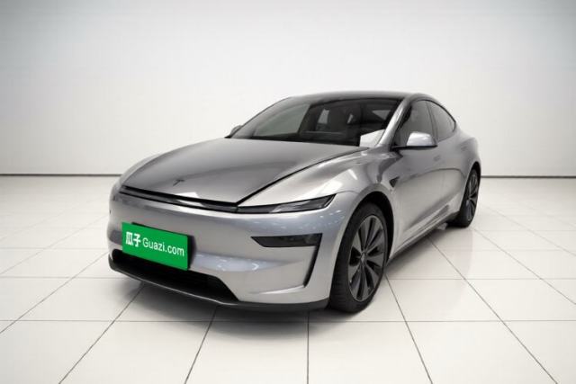 Gebrauchter Tesla Model Y L 2025 Model Long-Range All-Wheel-Drive Version