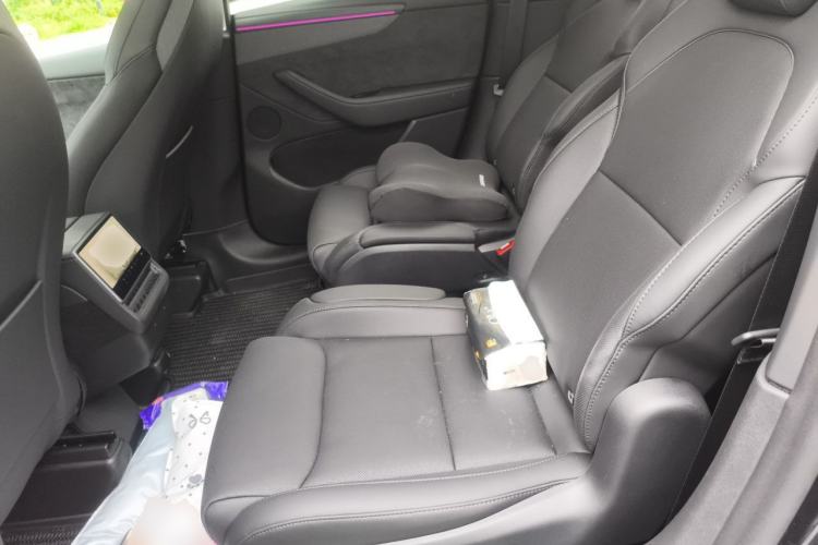 Used Tesla Model Y L 2025 Model Long-Range All-Wheel-Drive Version Left Rear Seat