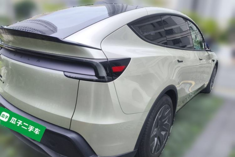 Used Tesla Model Y L 2025 Model Long-Range All-Wheel-Drive Version Rear Right 45 Deg