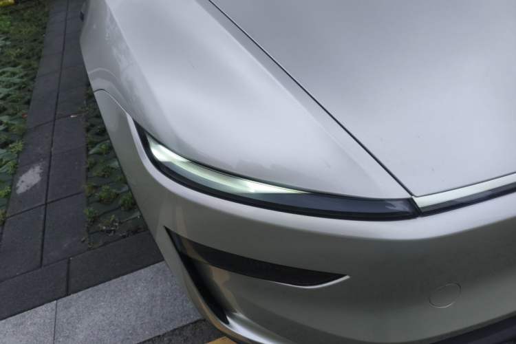 Used Tesla Model Y L 2025 Model Long-Range All-Wheel-Drive Version Right Front Headlight