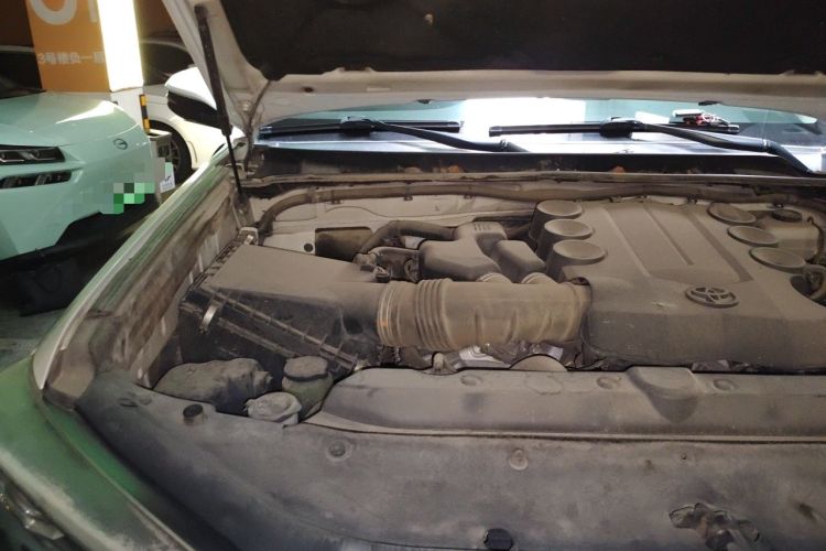 Used Toyota 4Runner 2016 4.0 4x4 TRD U.S. Specification Engine Bay Right