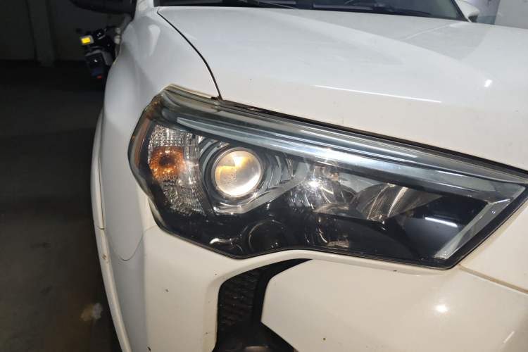 Used Toyota 4Runner 2017 4.0 Four-Wheel Drive SR5 Premium U.S. Specification Right Front Headlight
