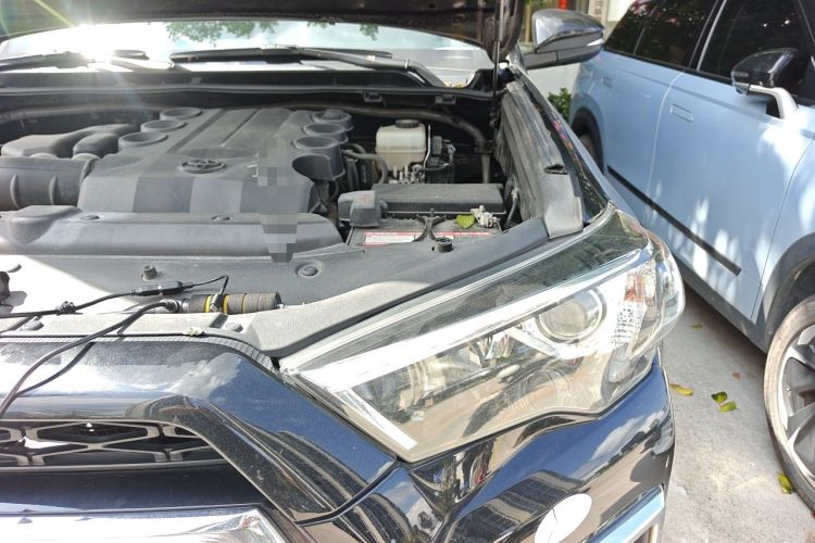 Used Toyota 4Runner  Engine Bay Left