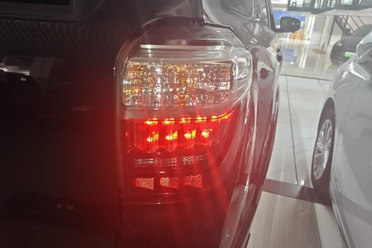 Used Toyota 4Runner 2018 4.0L Parallel Import Exterior 3
