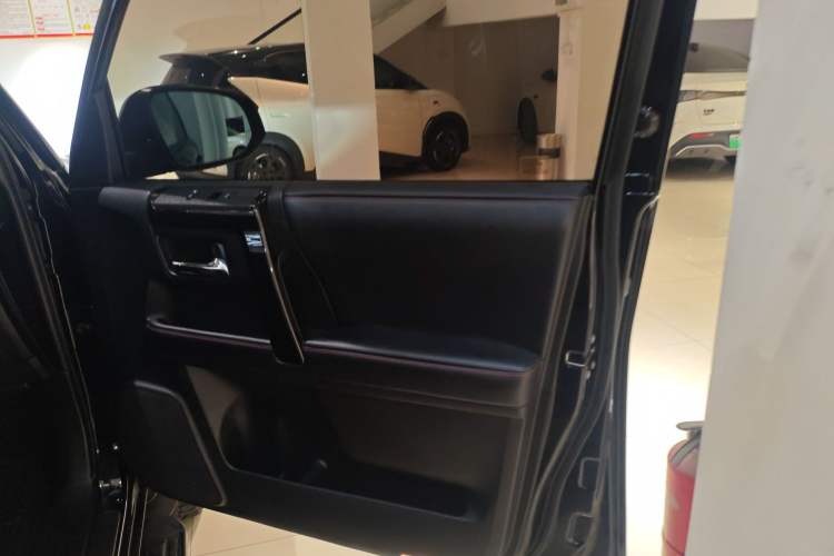 Used Toyota 4Runner 2018 4.0L Parallel Import Interior 1