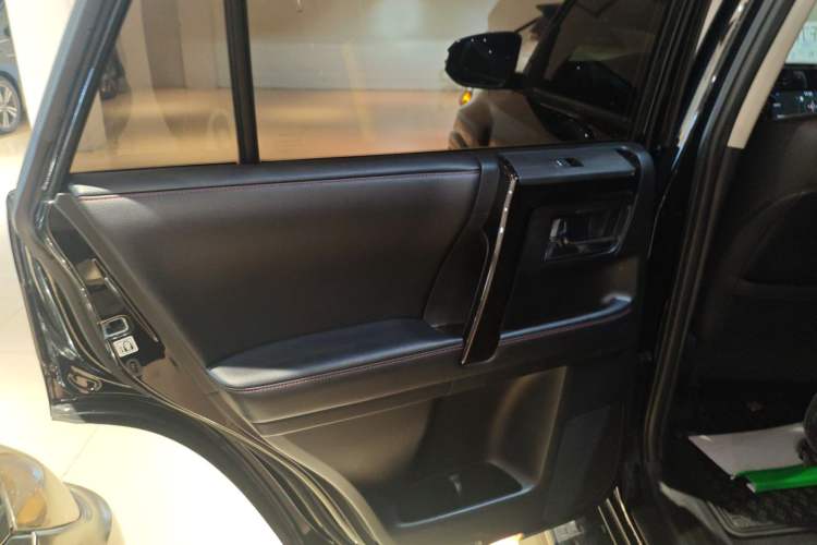 Used Toyota 4Runner 2018 4.0L Parallel Import Interior 6