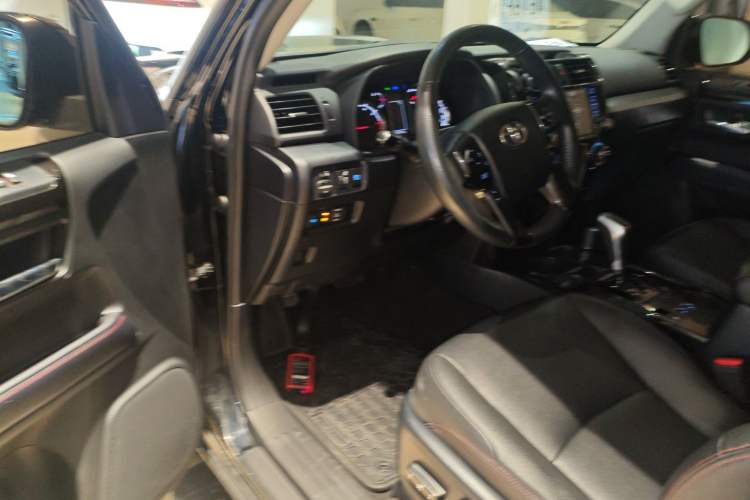 Used Toyota 4Runner 2018 4.0L Parallel Import Interior 7