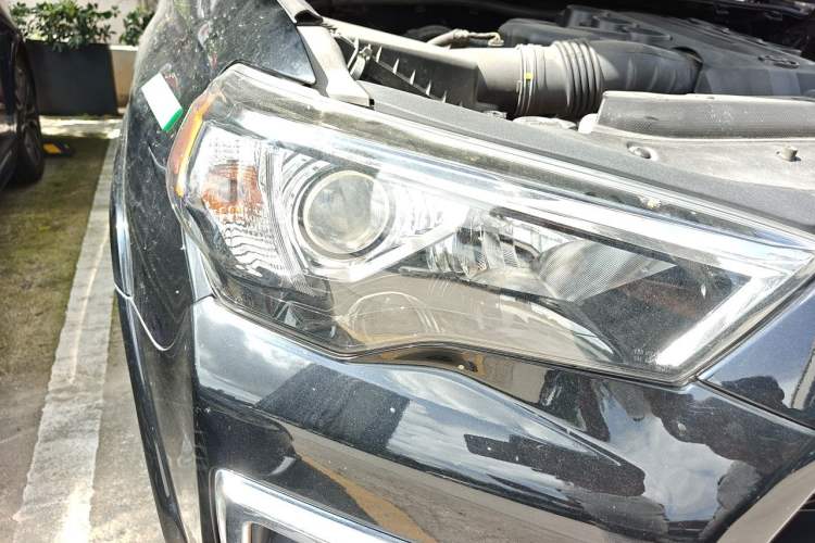 Used Toyota 4Runner  Right Front Headlight