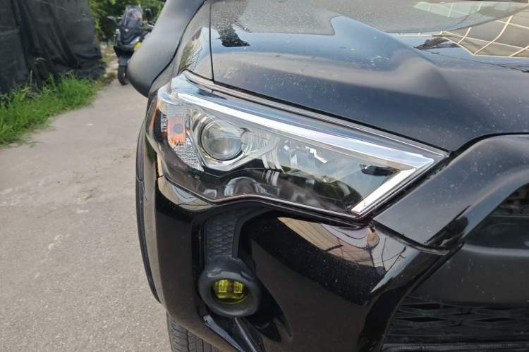 Used Toyota 4Runner 2018 4.0L Parallel Import Right Front Headlight