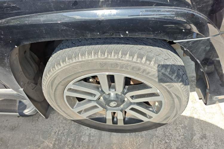 Used Toyota 4Runner  Right Front Wheel Hub