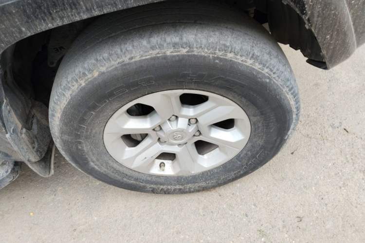 Used Toyota 4Runner 2018 4.0L Parallel Import Right Front Wheel Hub