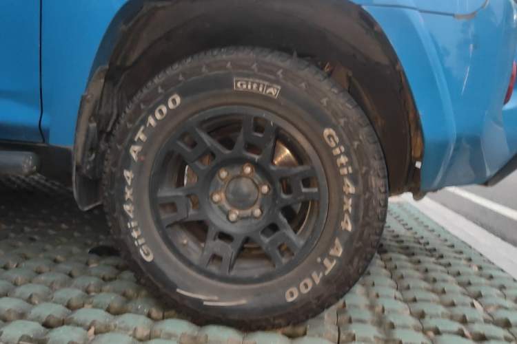 Used Toyota 4Runner  Right Front Wheel Hub