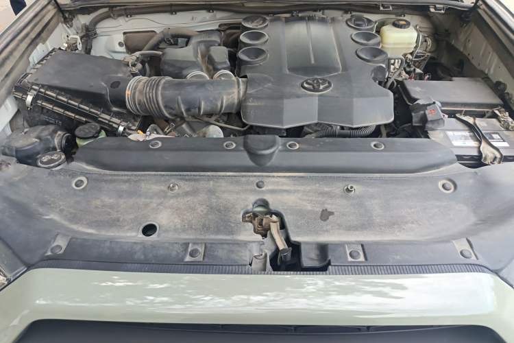 Used Toyota 4Runner 2018 4.0L SR5 Sunroof U.S. Specification Engine Bay