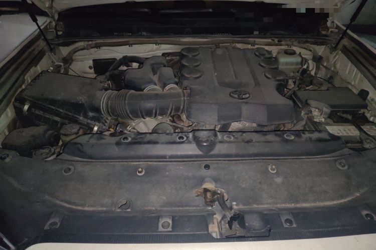 Used Toyota 4Runner  Engine Bay