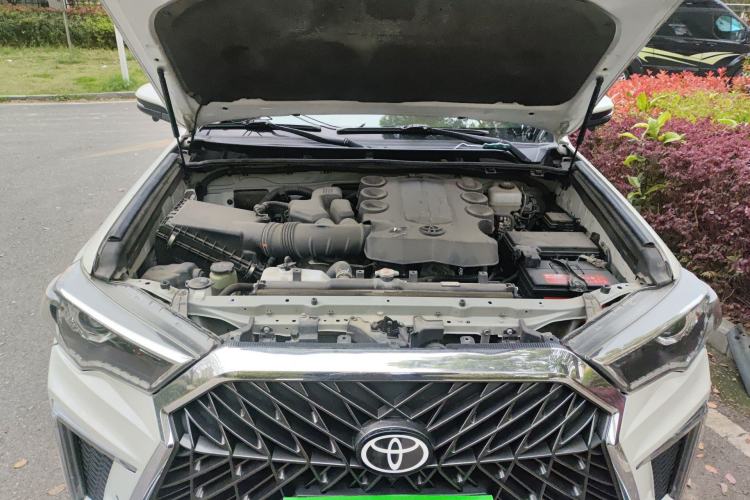 Used Toyota 4Runner 2018 4.0L Parallel Import Engine Bay