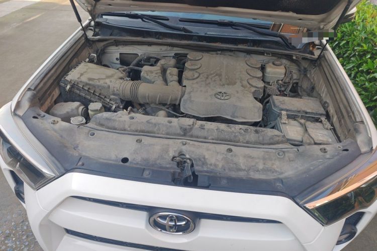 Used Toyota 4Runner  Engine Bay