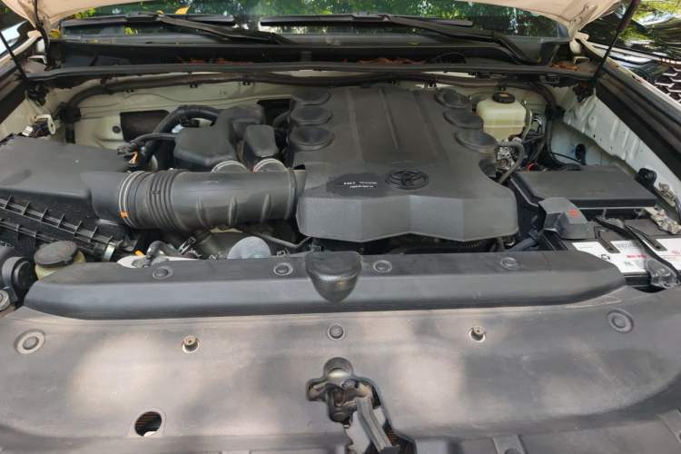 Used Toyota 4Runner 2018 4.0L LTD U.S. Specification Engine Bay