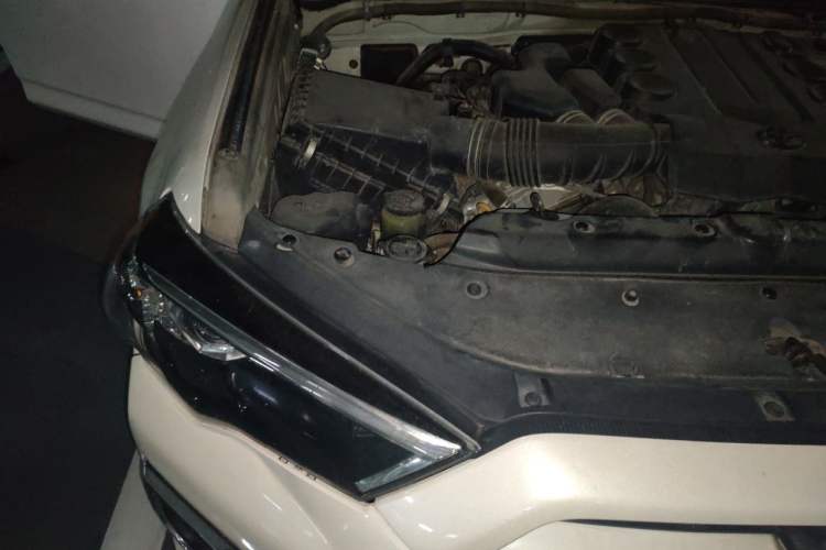 Used Toyota 4Runner  Engine Bay Right