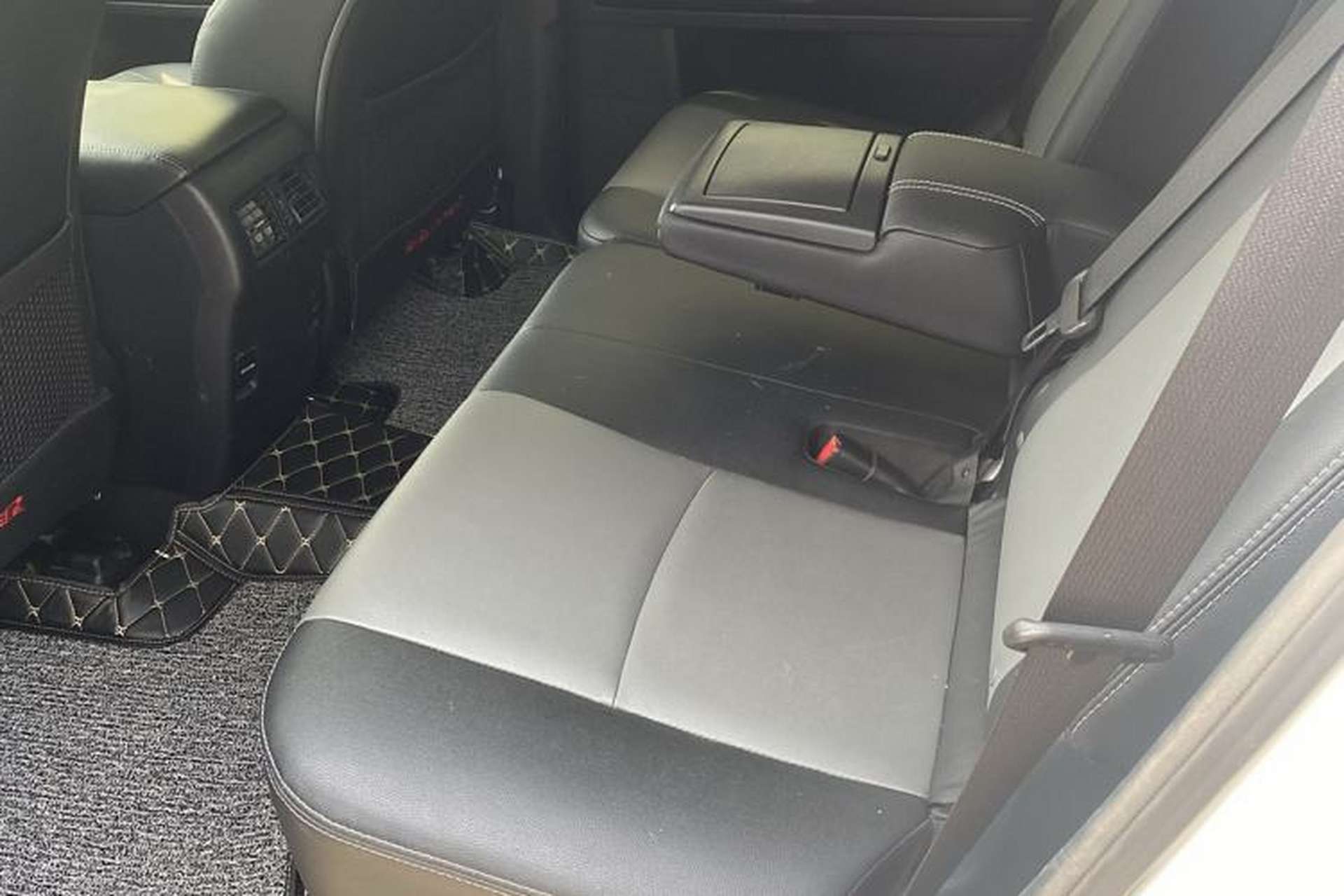 Used Toyota 4Runner 2018 4.0L Parallel Import Interior 4