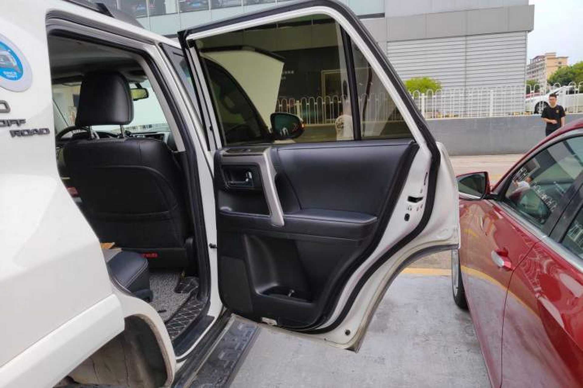 Used Toyota 4Runner 2018 4.0L Parallel Import Interior 6