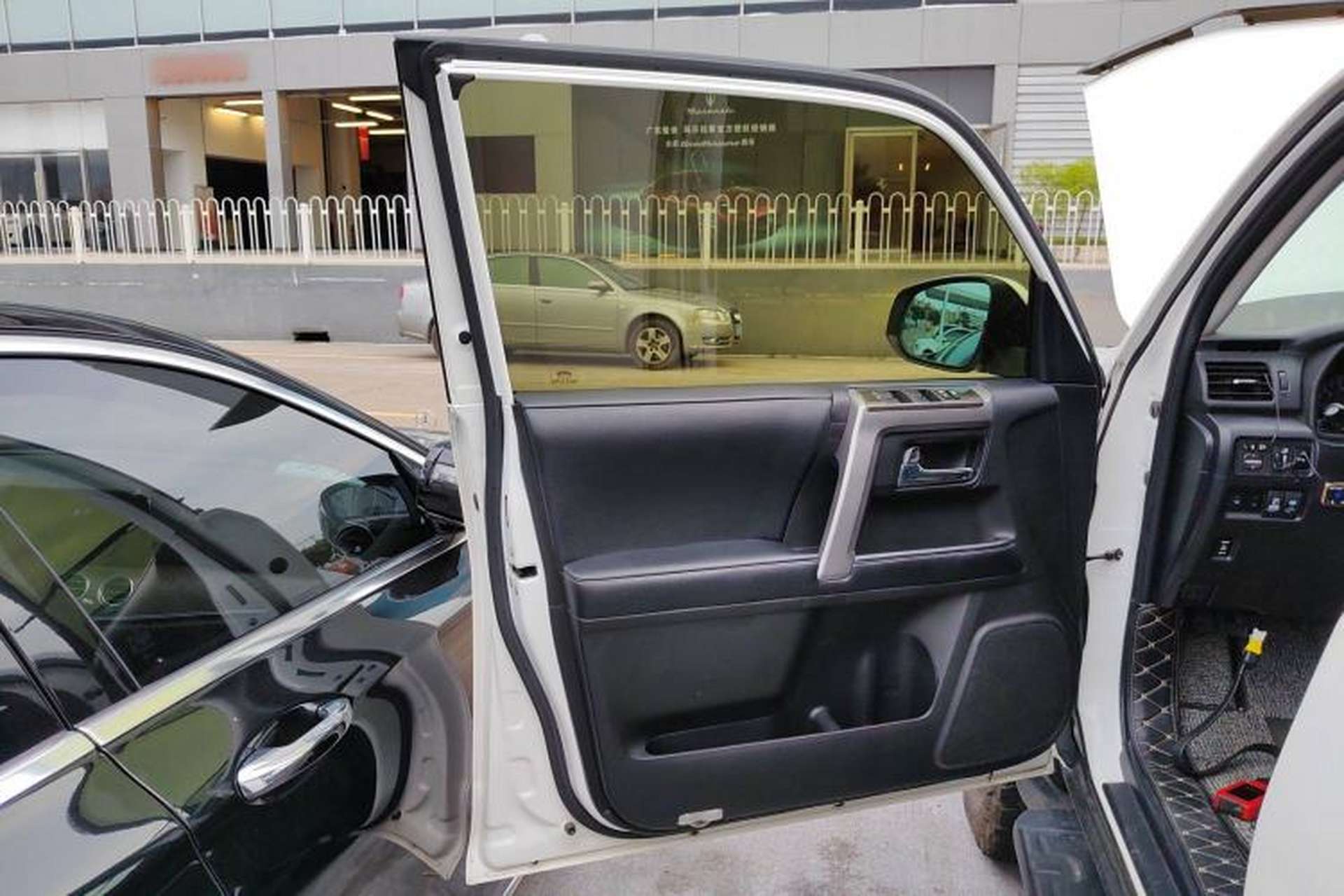Used Toyota 4Runner 2018 4.0L Parallel Import Interior 7