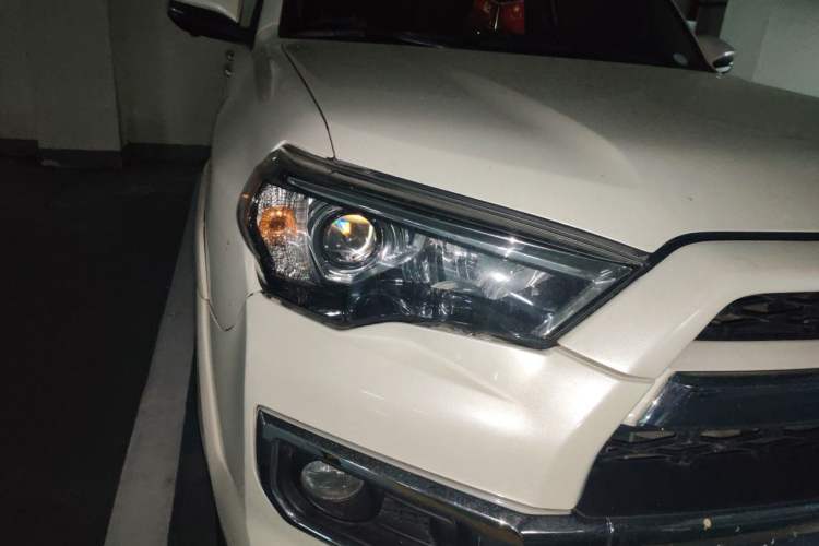 Used Toyota 4Runner  Right Front Headlight