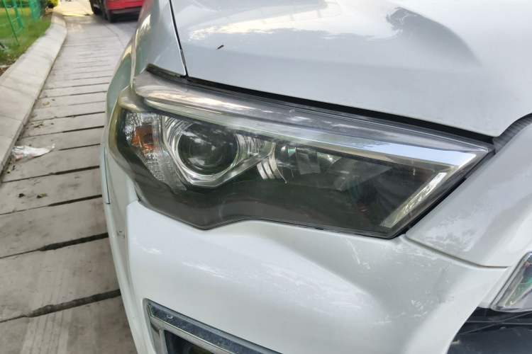 Used Toyota 4Runner  Right Front Headlight