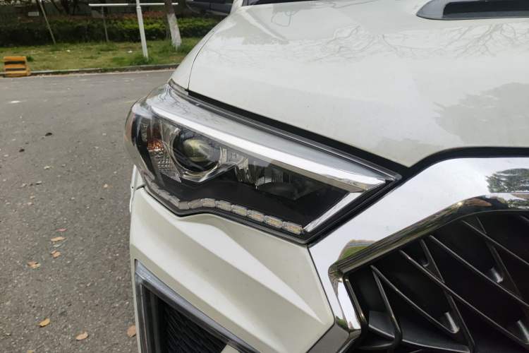 Used Toyota 4Runner 2018 4.0L Parallel Import Right Front Headlight