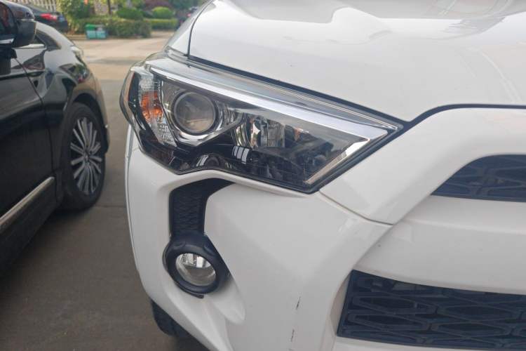 Used Toyota 4Runner  Right Front Headlight
