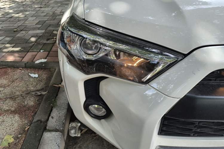 Used Toyota 4Runner  Right Front Headlight