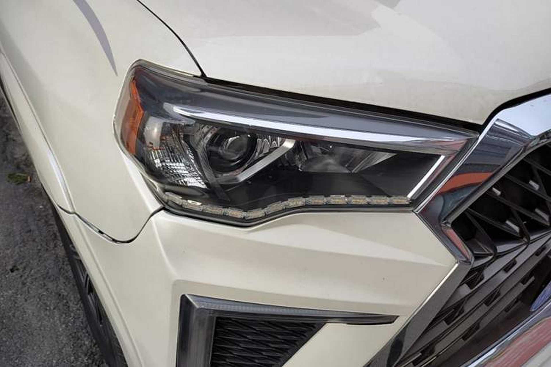 Used Toyota 4Runner 2018 4.0L Parallel Import Right Front Headlight