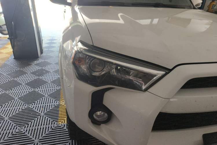Used Toyota 4Runner 2018 4.0L Parallel Import Right Front Headlight