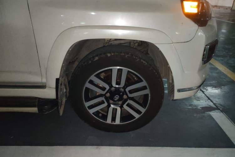 Used Toyota 4Runner  Right Front Wheel Hub