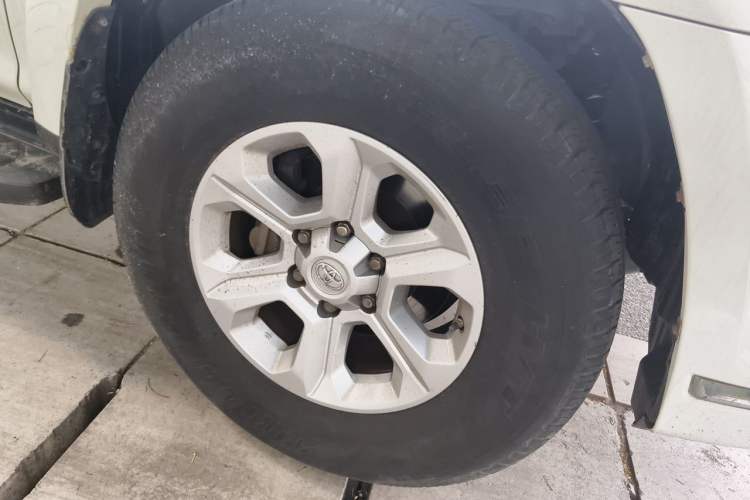 Used Toyota 4Runner  Right Front Wheel Hub