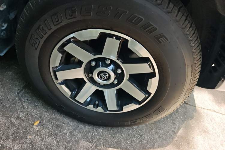 Used Toyota 4Runner 2018 4.0L LTD U.S. Specification Right Front Wheel Hub