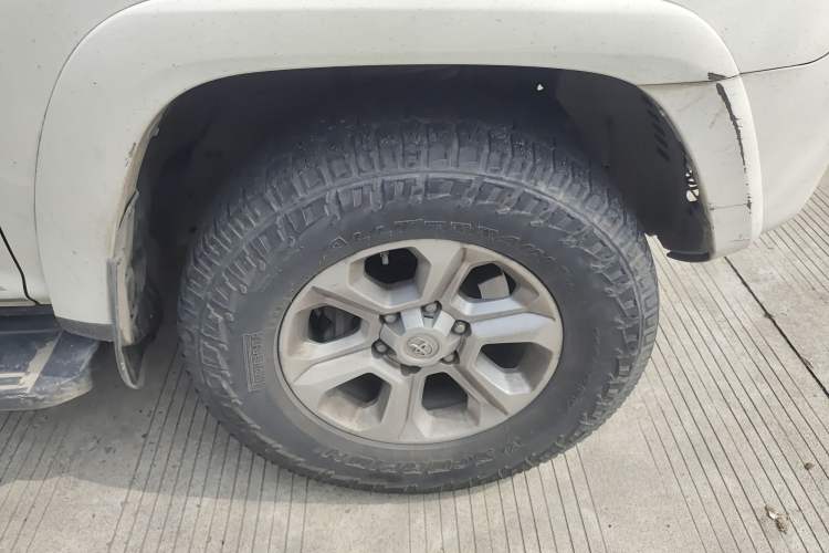 Used Toyota 4Runner  Right Front Wheel Hub