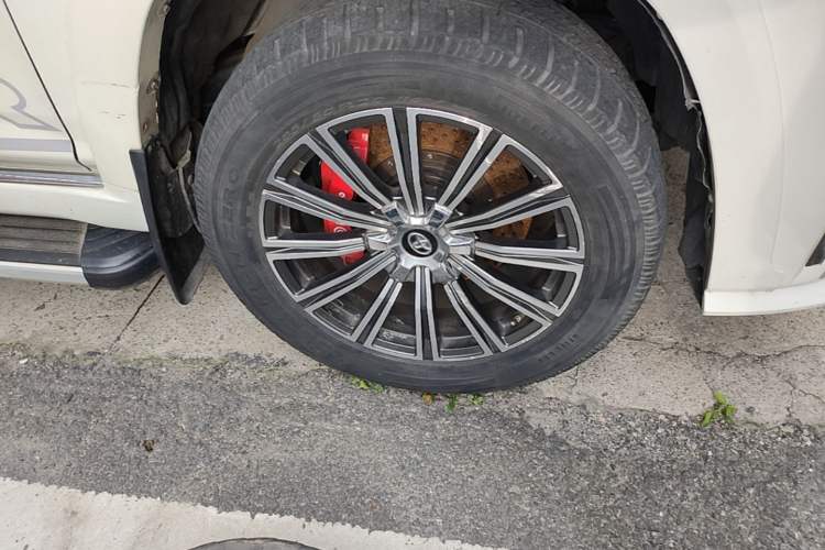 Used Toyota 4Runner 2018 4.0L Parallel Import Right Front Wheel Hub