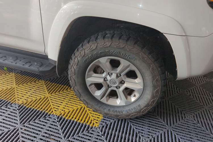 Used Toyota 4Runner 2018 4.0L Parallel Import Right Front Wheel Hub