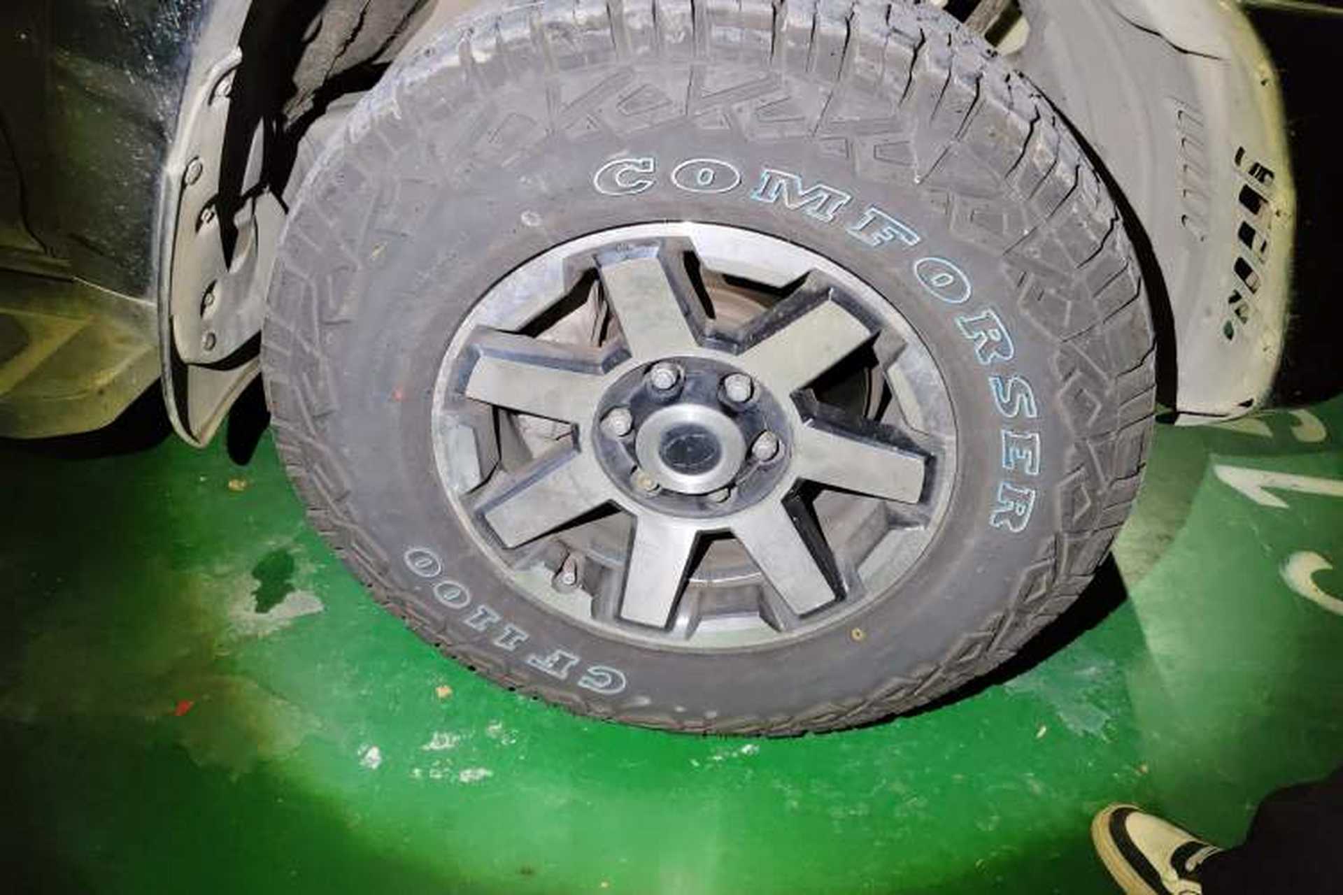 Used Toyota 4Runner  Right Front Wheel Hub