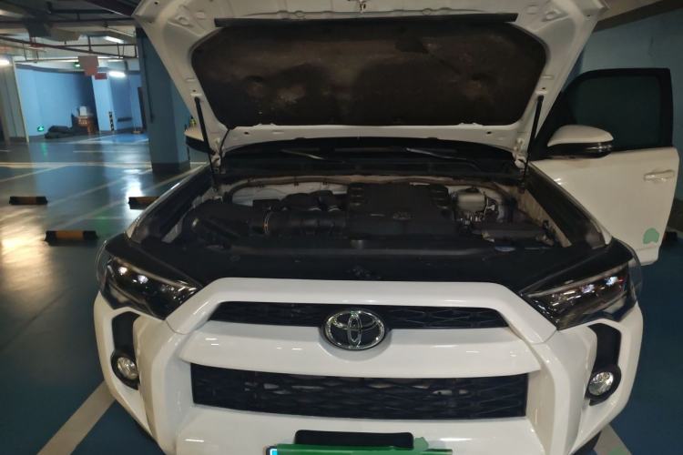 Used Toyota 4Runner  Engine Bay