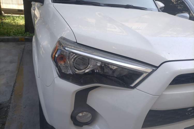 Used Toyota 4Runner  Right Front Headlight