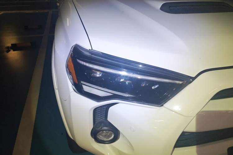 Used Toyota 4Runner  Right Front Headlight