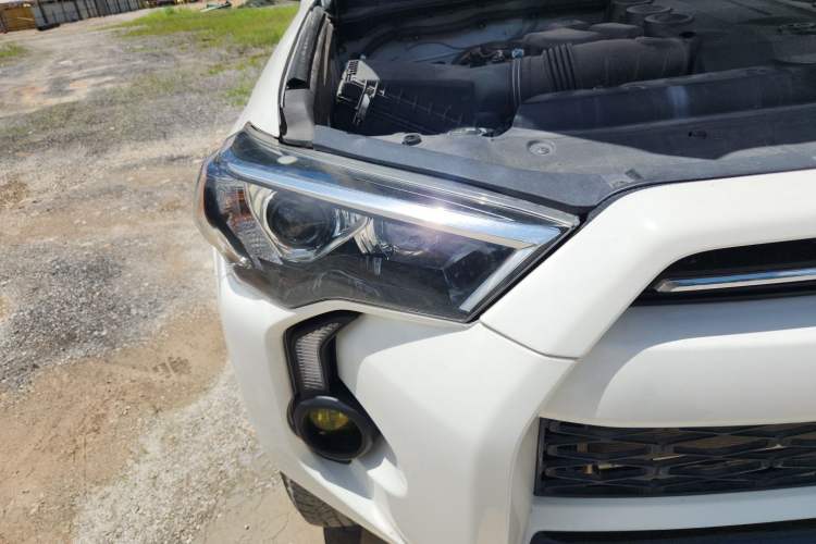Used Toyota 4Runner  Right Front Headlight