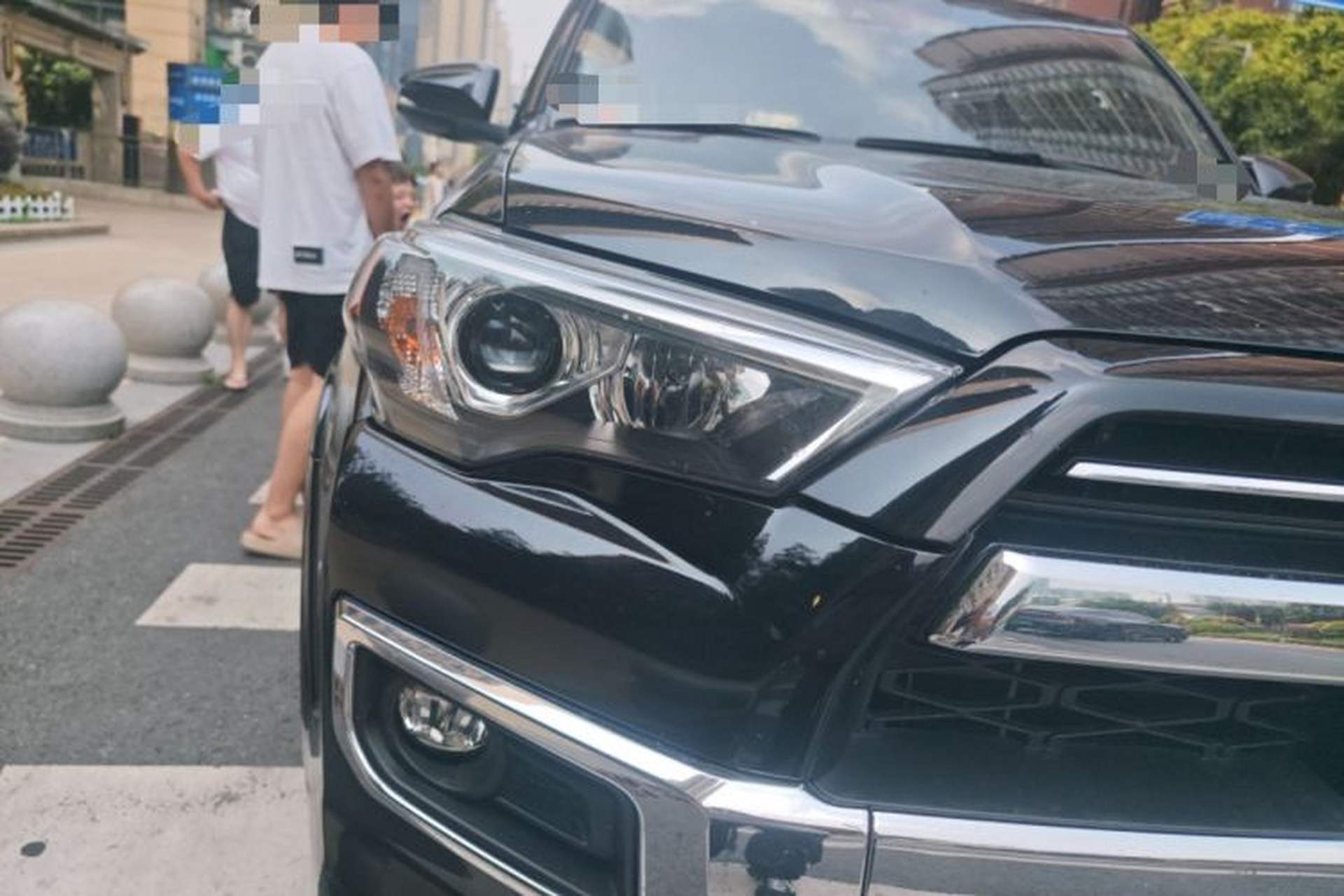 Used Toyota 4Runner 2020 4.0L LTD Canadian Edition Right Front Headlight