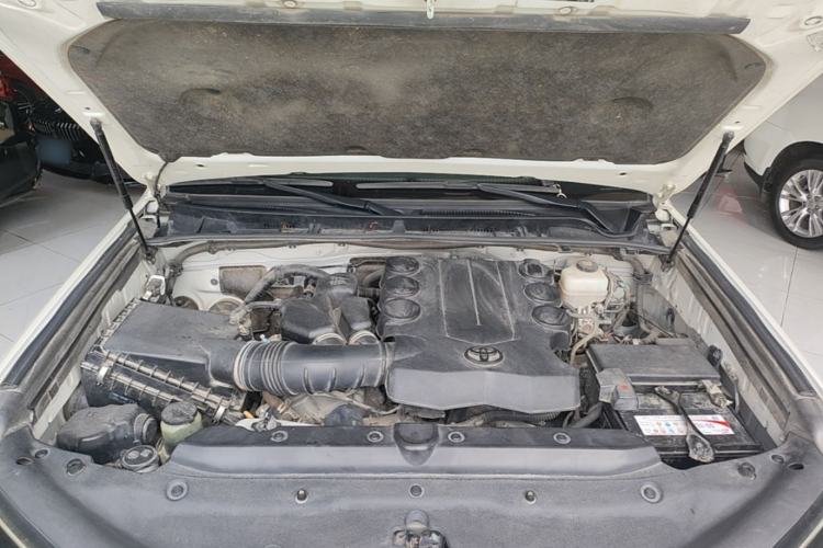 Used Toyota 4Runner 2020 4.0L LTD Canadian Edition Engine Bay