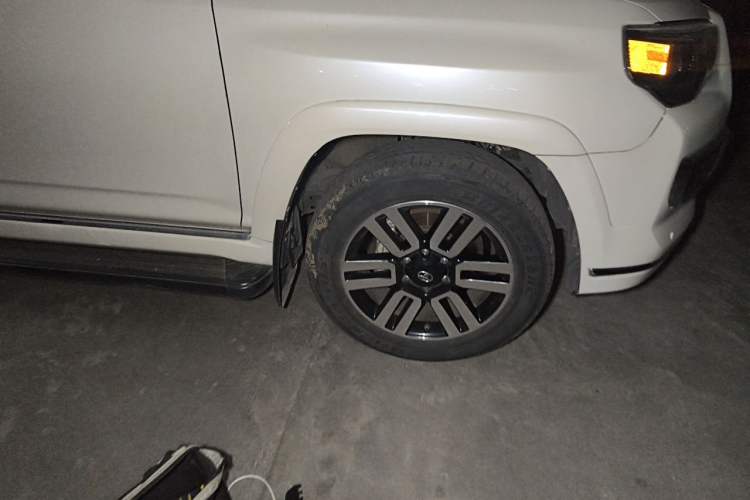 Used Toyota 4Runner  Right Front Wheel Hub